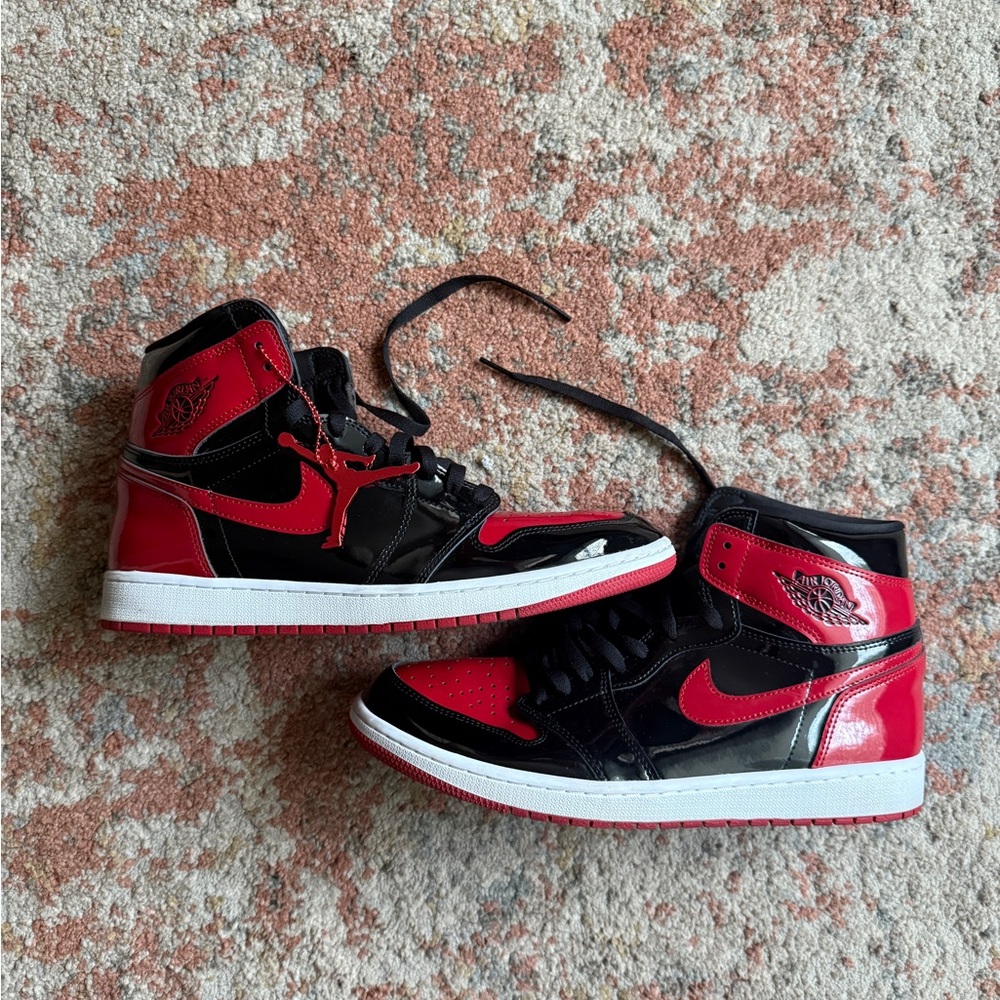 Nike WNNS Air Jordan 1 Retro High OG “Satin Bred” 2023